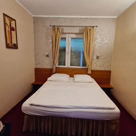 Villa Bella Casa Łomianki Екстериор снимка
